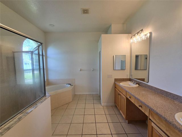 15305 PALOMA PARK LANE, Lithia, FL 33547