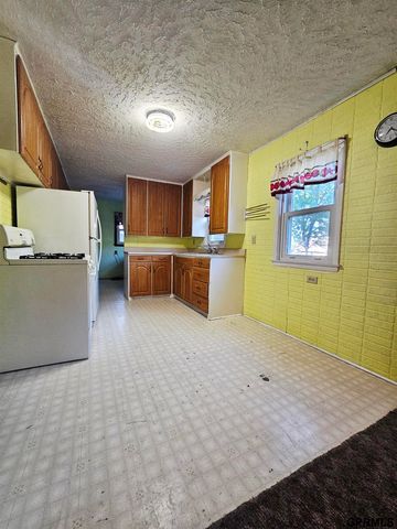 2419 Grand Island Avenue, Grand Island, NE 68803