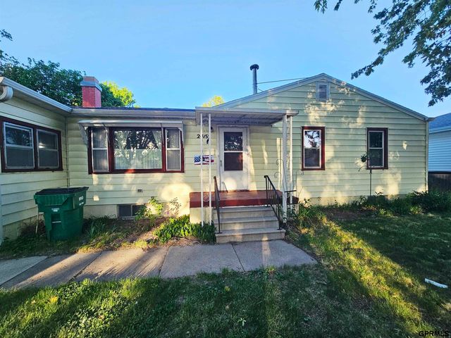 2419 Grand Island Avenue, Grand Island, NE 68803