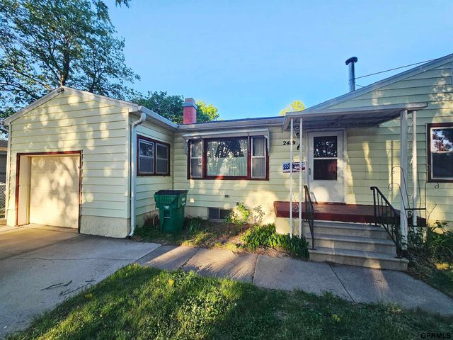 2419 Grand Island Avenue, Grand Island, NE 68803