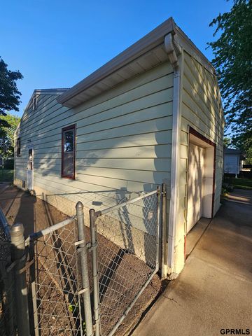 2419 Grand Island Avenue, Grand Island, NE 68803