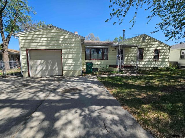 2419 Grand Island Avenue, Grand Island, NE 68803