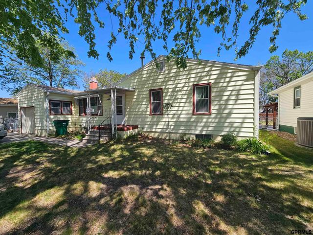 2419 Grand Island Avenue, Grand Island, NE 68803