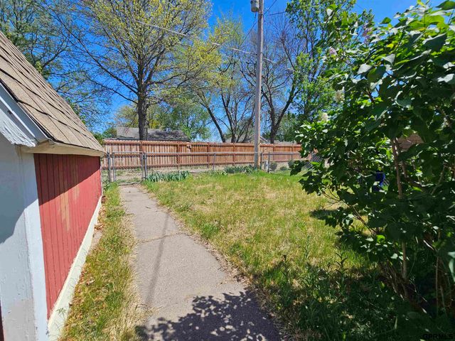2419 Grand Island Avenue, Grand Island, NE 68803
