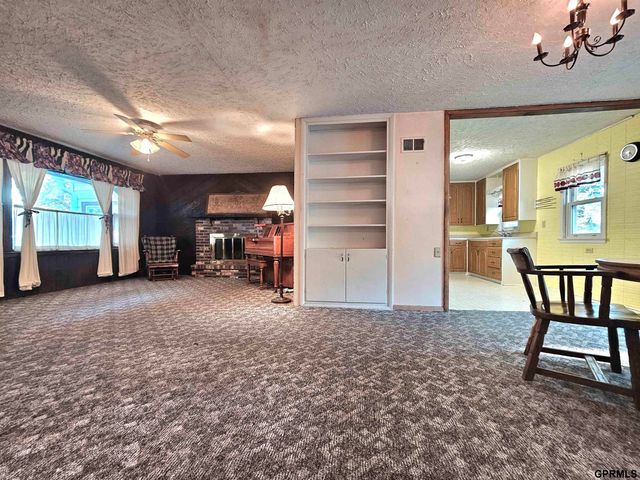 2419 Grand Island Avenue, Grand Island, NE 68803