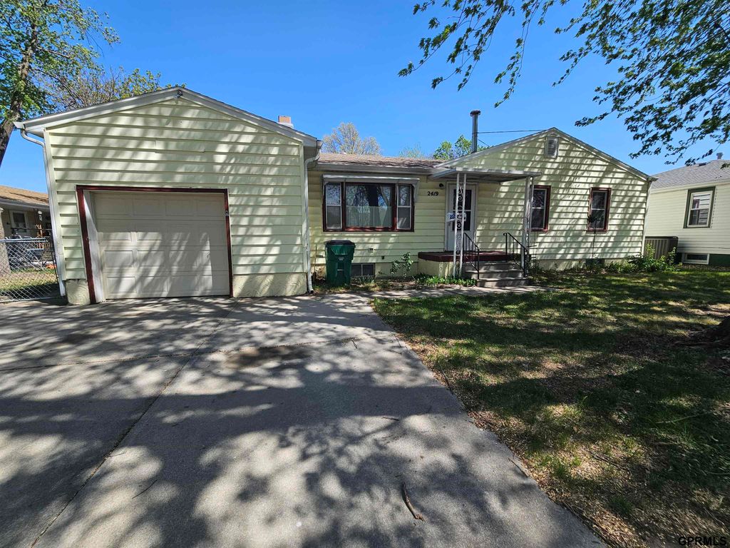 2419 Grand Island Avenue, Grand Island, NE 68803
