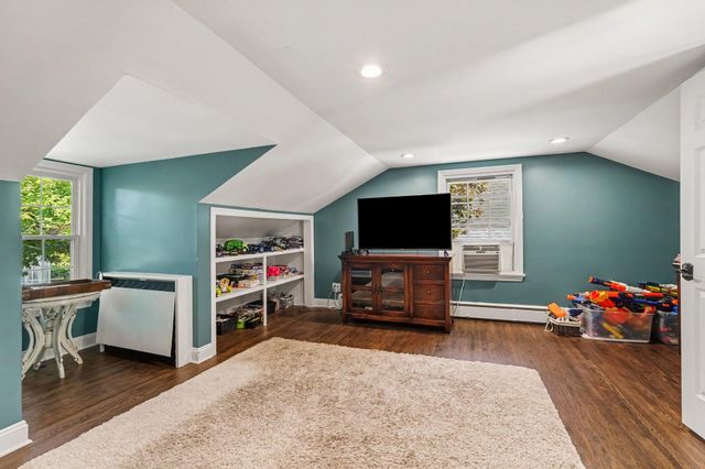 932 Floral Avenue Se, East Grand Rapids, MI 49506