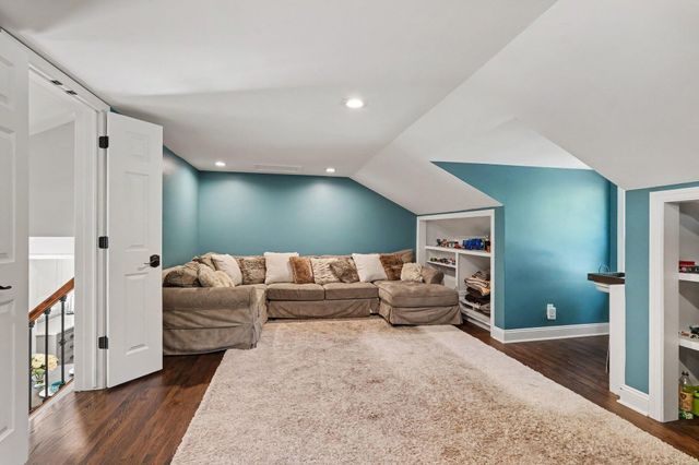 932 Floral Avenue Se, East Grand Rapids, MI 49506
