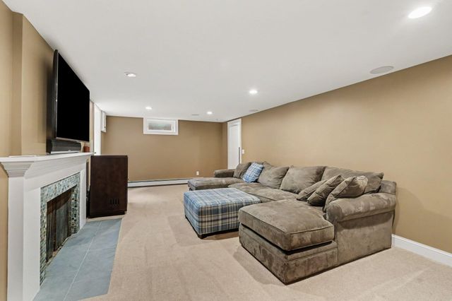 932 Floral Avenue Se, East Grand Rapids, MI 49506