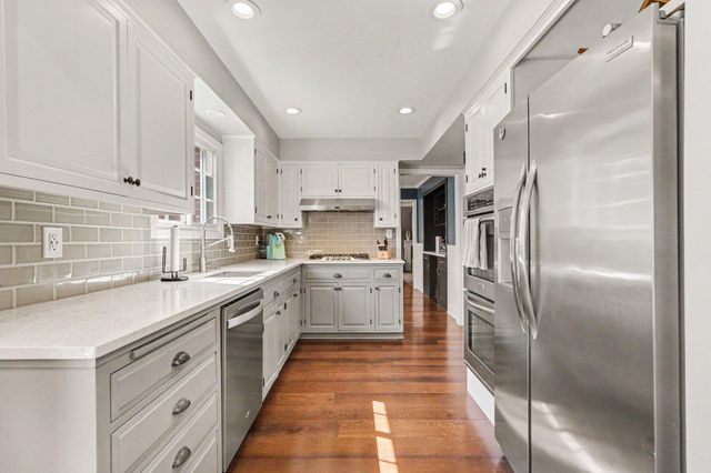 932 Floral Avenue Se, East Grand Rapids, MI 49506