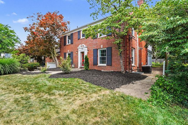 932 Floral Avenue Se, East Grand Rapids, MI 49506