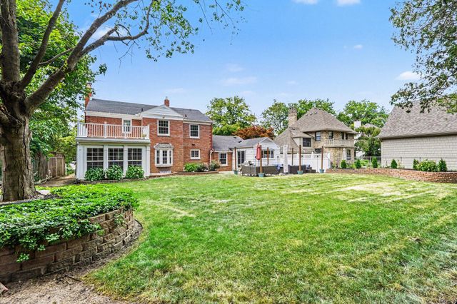 932 Floral Avenue Se, East Grand Rapids, MI 49506
