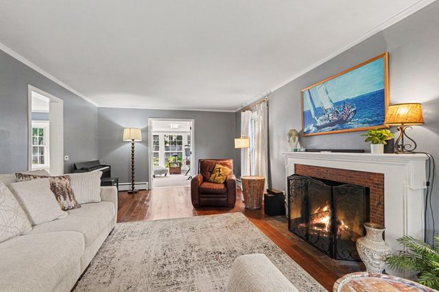 932 Floral Avenue Se, East Grand Rapids, MI 49506