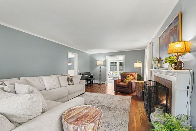 932 Floral Avenue Se, East Grand Rapids, MI 49506