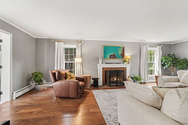 932 Floral Avenue Se, East Grand Rapids, MI 49506