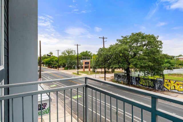 2931 E 12th ST 201, Austin, TX 78702
