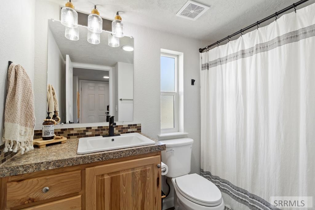 Image 13 of property listing at 107 & 109 Willow Street, Mackay, ID 83251