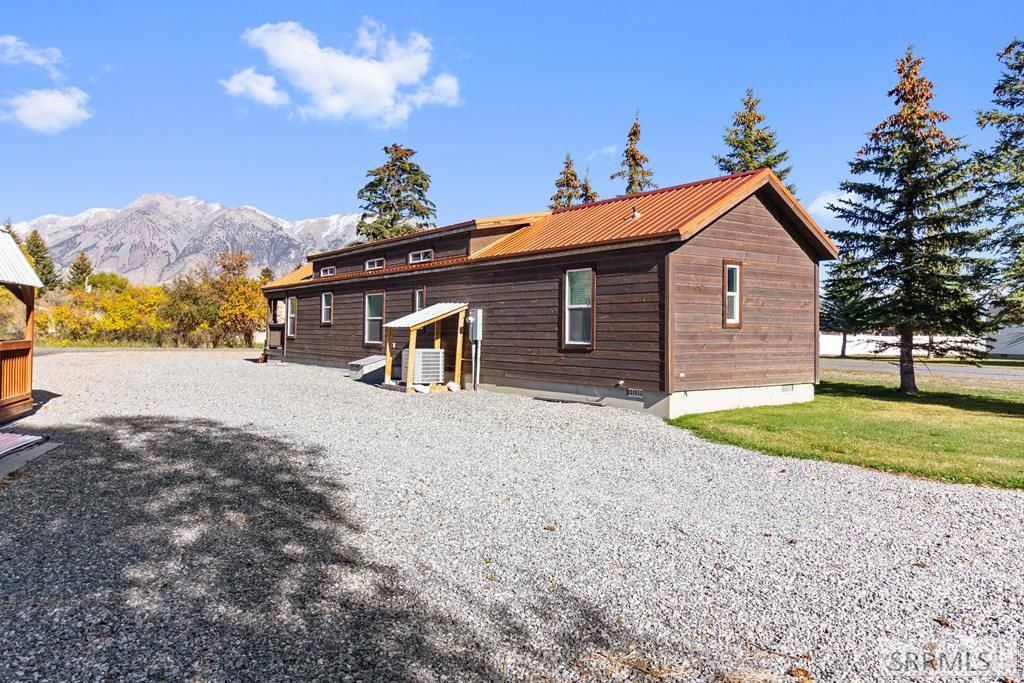 Image 4 of property listing at 107 & 109 Willow Street, Mackay, ID 83251