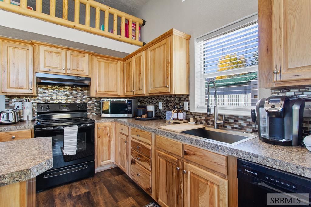 Image 7 of property listing at 107 & 109 Willow Street, Mackay, ID 83251