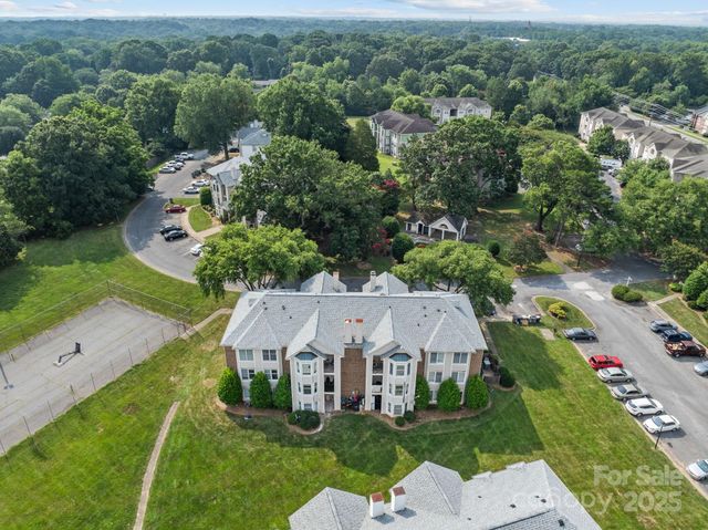 6203 Rosecroft Drive, Charlotte, NC 28215