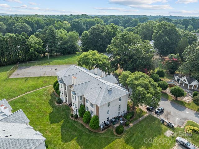 6203 Rosecroft Drive, Charlotte, NC 28215
