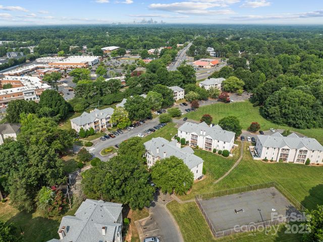 6203 Rosecroft Drive, Charlotte, NC 28215
