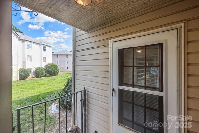 6203 Rosecroft Drive, Charlotte, NC 28215