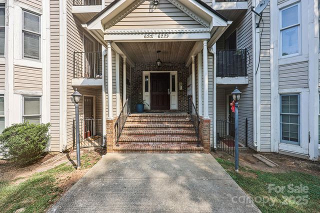 6203 Rosecroft Drive, Charlotte, NC 28215