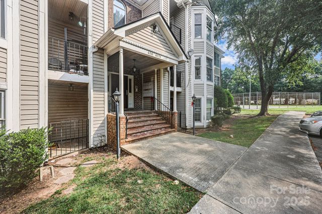 6203 Rosecroft Drive, Charlotte, NC 28215