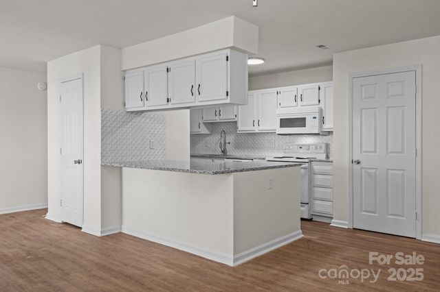 6203 Rosecroft Drive, Charlotte, NC 28215