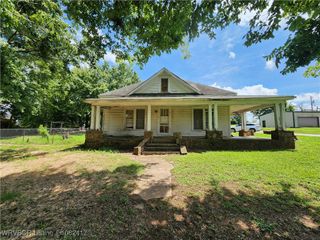 10 Wood Street, Charleston, AR 72933
