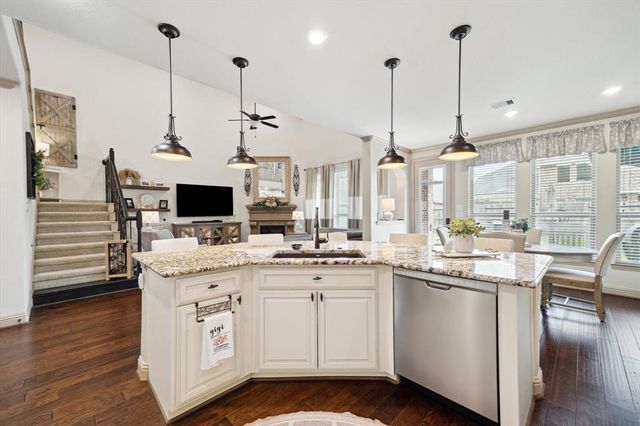 2325 Vineyard Terrace Lane, League City, TX 77573
