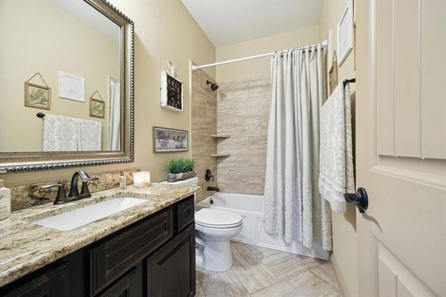2325 Vineyard Terrace Lane, League City, TX 77573
