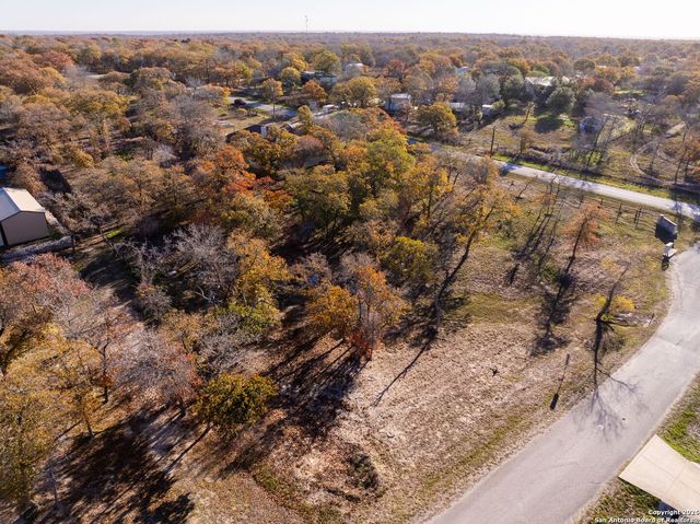 525 Enchanted Oak Dr, La Vernia, TX 78121