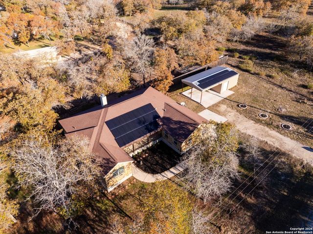 525 Enchanted Oak Dr, La Vernia, TX 78121