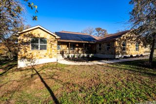 525 Enchanted Oak Dr, La Vernia, TX 78121
