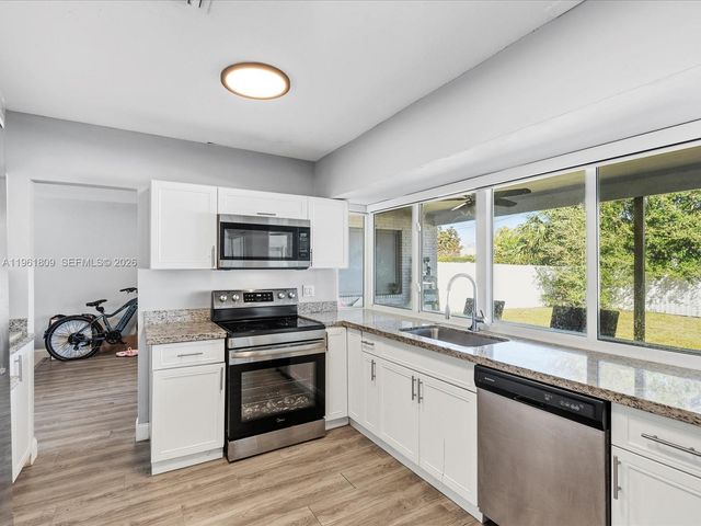 4709 Washington St, Hollywood, FL 33021