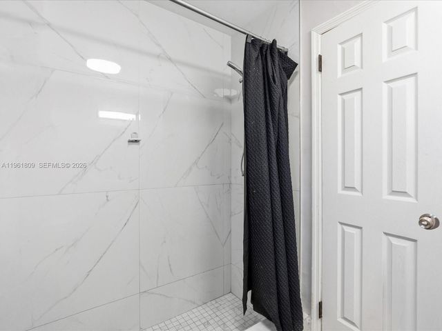 4709 Washington St, Hollywood, FL 33021