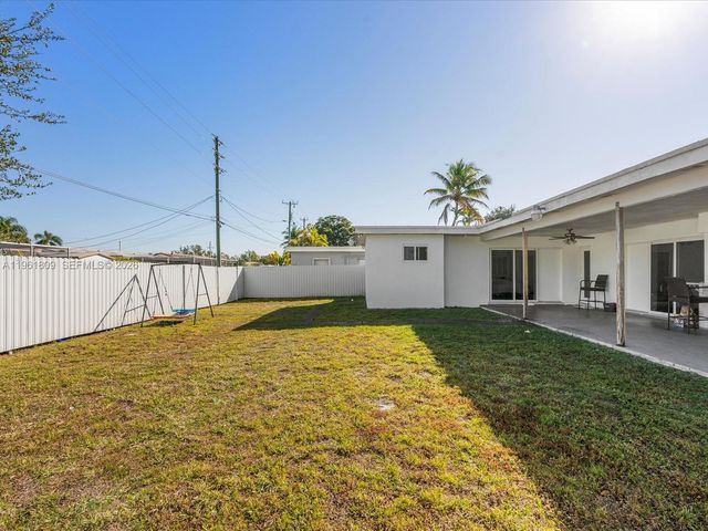4709 Washington St, Hollywood, FL 33021