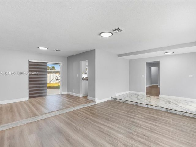 4709 Washington St, Hollywood, FL 33021