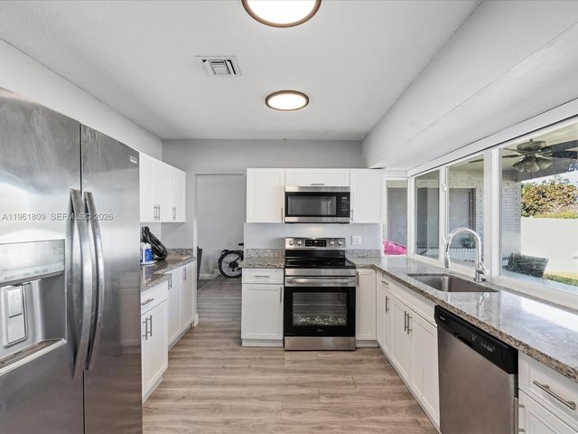 4709 Washington St, Hollywood, FL 33021