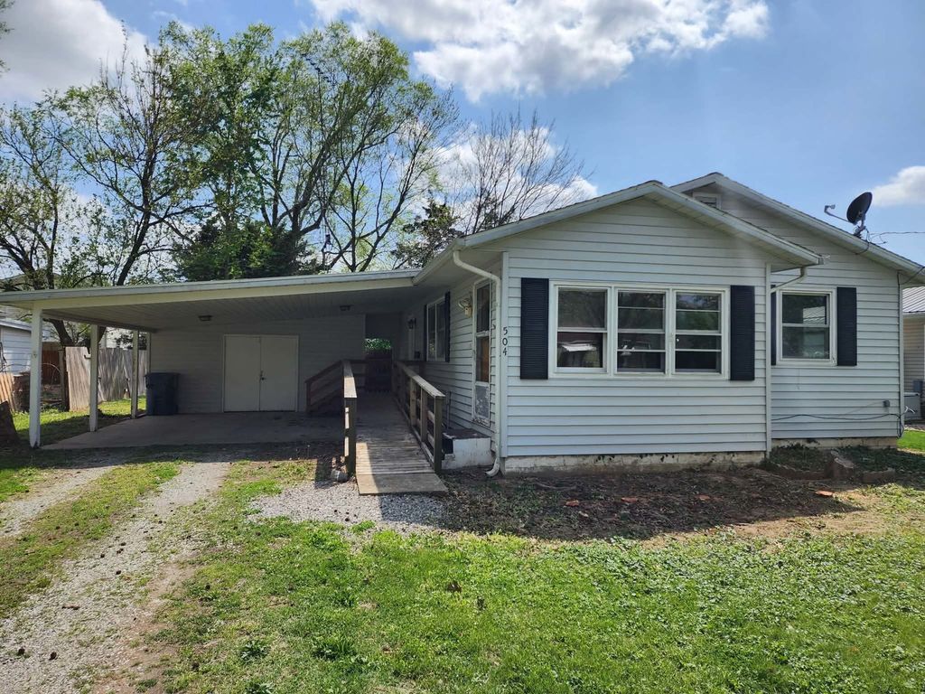 504 W 5th Street, Benton, IL 62812 — exterior