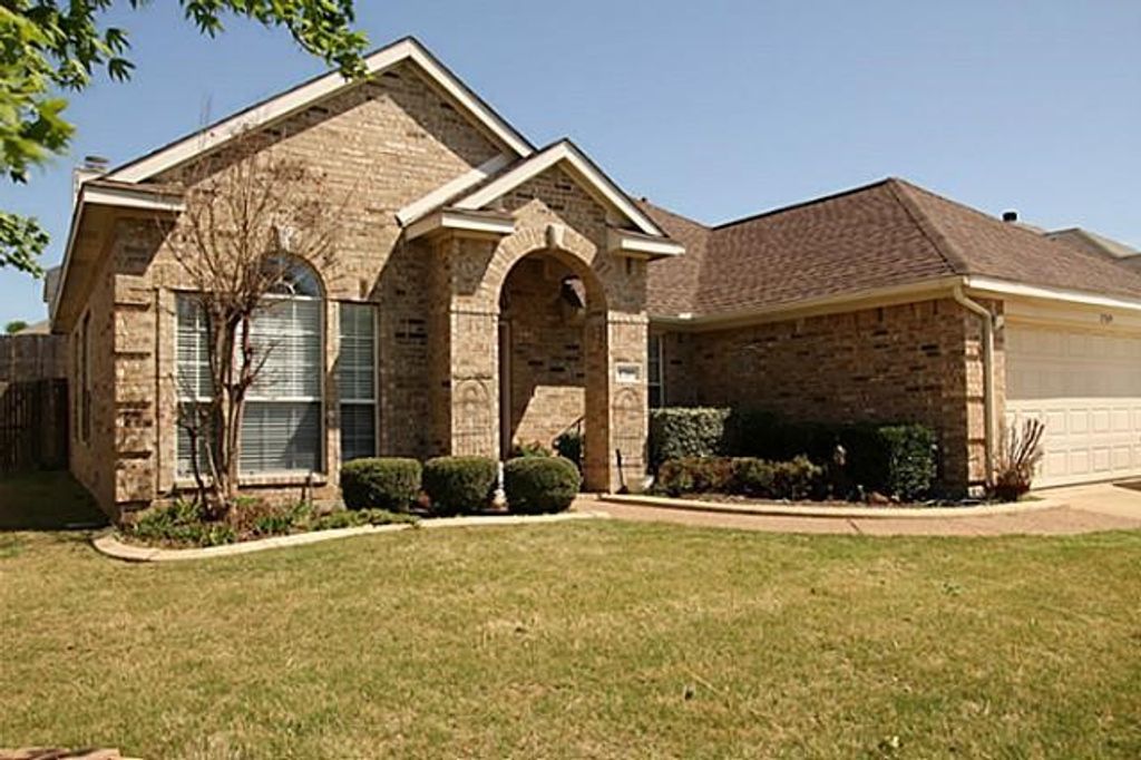 1709 Copper Leaf Drive, Corinth, TX 76210