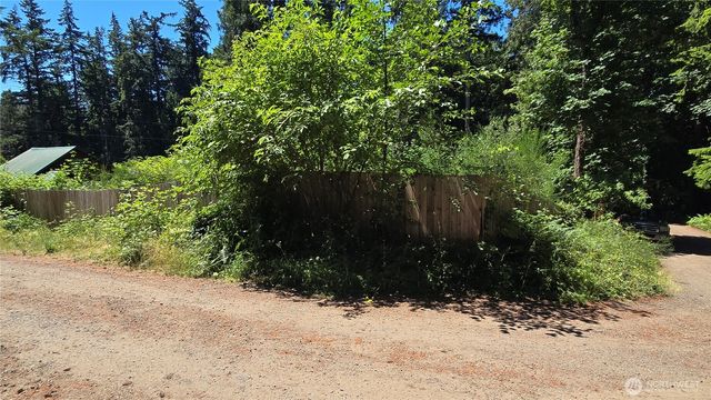 9287 NE Spruce Avenue, Indianola, WA 98342
