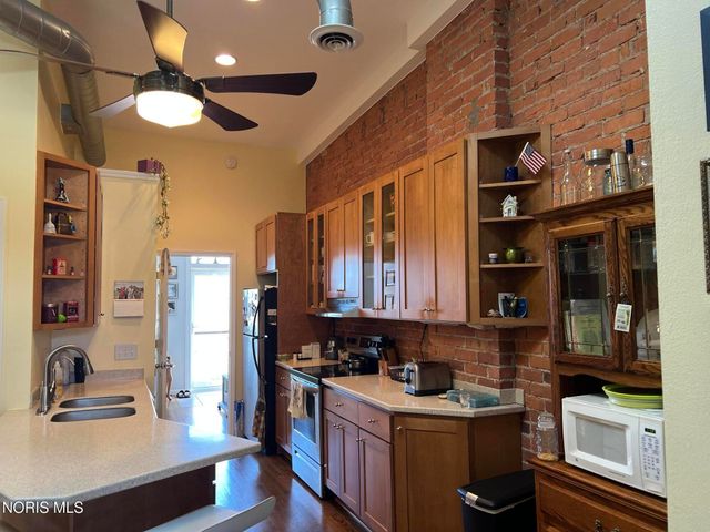 913 Washington Street, Toledo, OH 43604