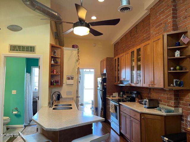 913 Washington Street, Toledo, OH 43604
