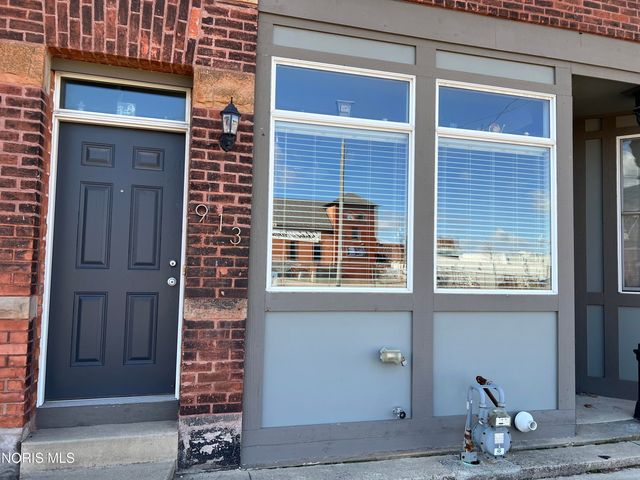 913 Washington Street, Toledo, OH 43604