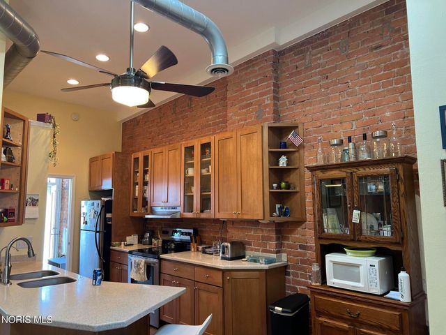 913 Washington Street, Toledo, OH 43604