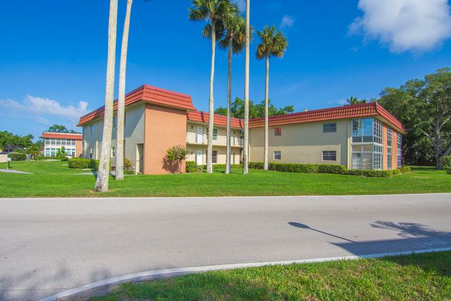 17 Vista Palm Lane 205, Vero Beach, FL 32962