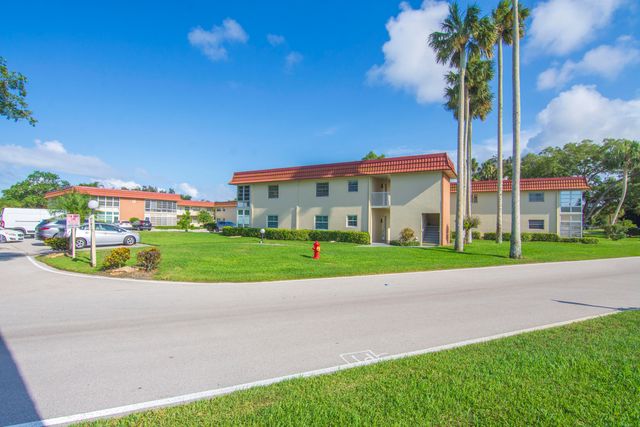 17 Vista Palm Lane 205, Vero Beach, FL 32962